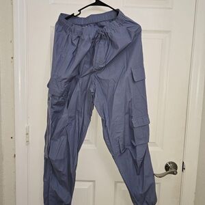 Women’s cargo pants XL – Can also fit unisex style
